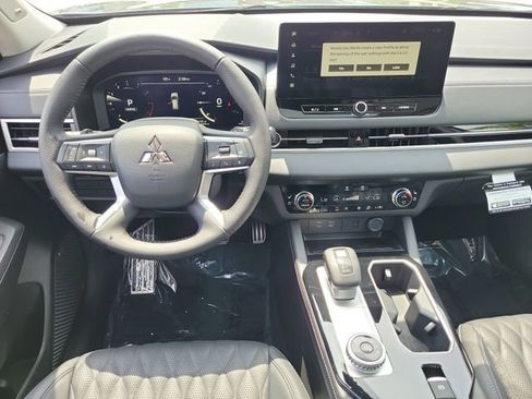 New 2025 Mitsubishi Outlander SEL image 18