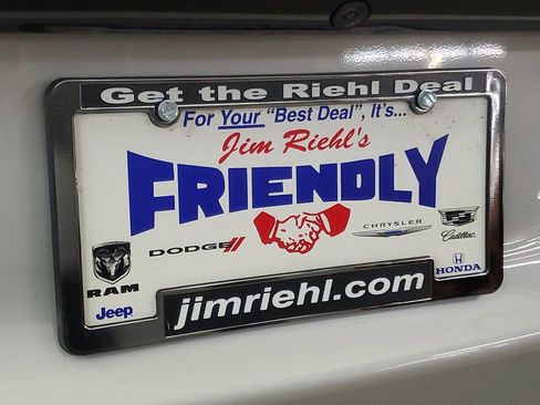 Used 2024 Chrysler Pacifica Touring-L image 10