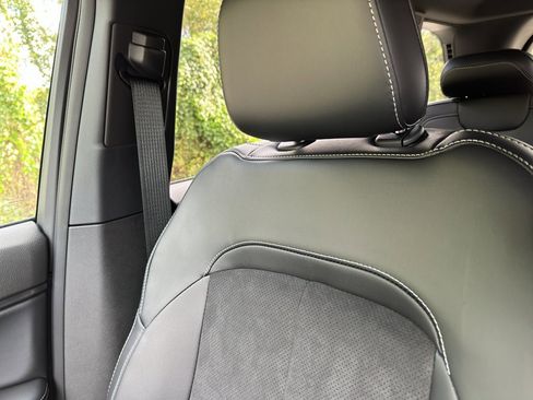 New 2025 Jeep Grand Cherokee Altitude image 18