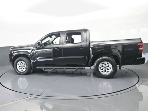 Used 2024 Nissan Frontier SV RWD image 3