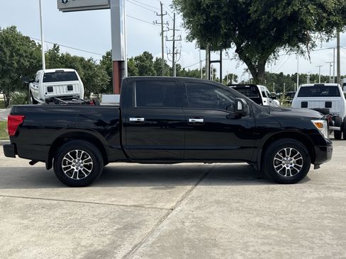 Used 2020 Nissan Titan SV w/ SV Convenience Package RWD image 3