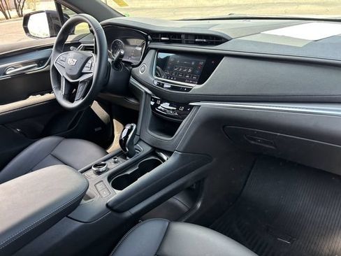 Used 2025 Cadillac XT5 Luxury FWD image 12