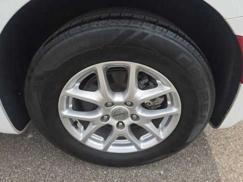 Used 2023 Chrysler Voyager LX image 39