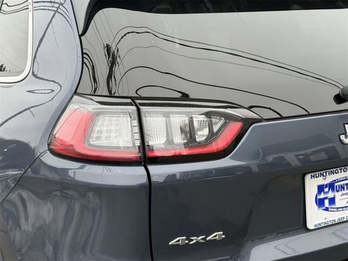 Used 2021 Jeep Cherokee Latitude Lux w/ Comfort/Convenience Group image 8