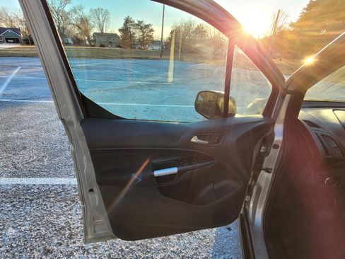 Used 2016 Ford Transit Connect XLT image 10