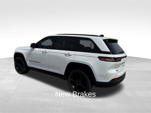 Used 2023 Jeep Grand Cherokee Altitude AWD/4WD image 6