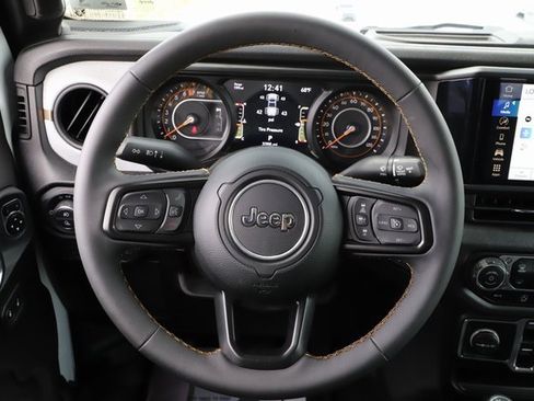 Used 2024 Jeep Gladiator Sport image 21