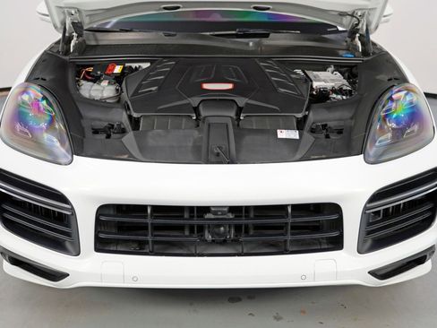 Used 2019 Porsche Cayenne Turbo image 8