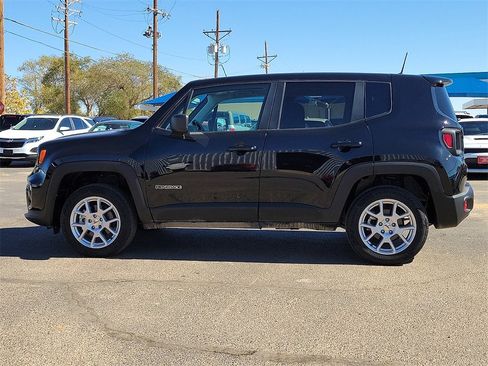 Used 2023 Jeep Renegade Latitude image 2