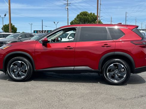 Used 2025 Nissan Rogue SV AWD/4WD image 7
