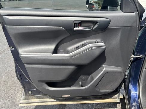 Used 2021 Toyota Highlander XSE FWD image 6