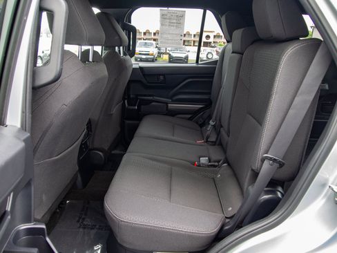 Used 2025 Toyota 4Runner SR5 AWD/4WD image 25
