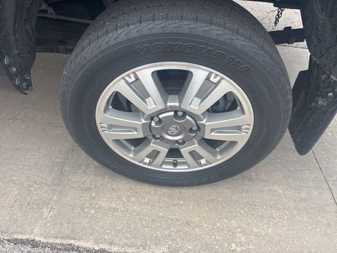 Used 2017 Toyota Tundra Platinum image 10