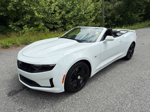Used 2023 Chevrolet Camaro LT RWD image 2