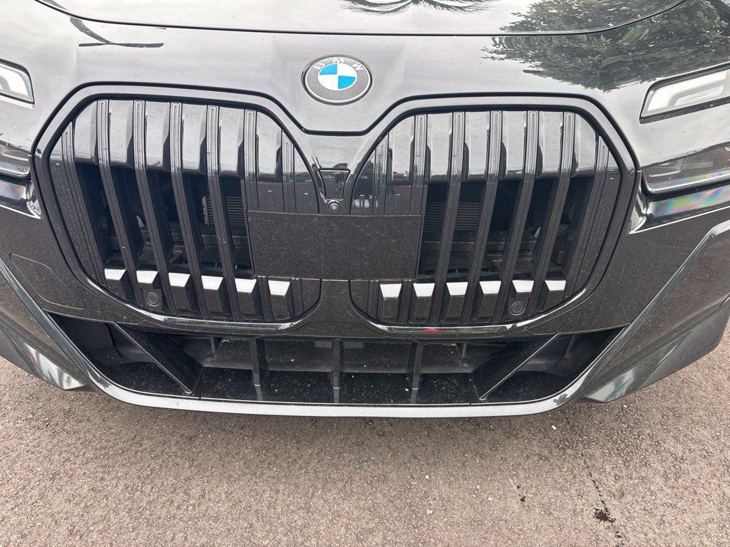 Used 2024 BMW 740i w/ Premium Package RWD image 11