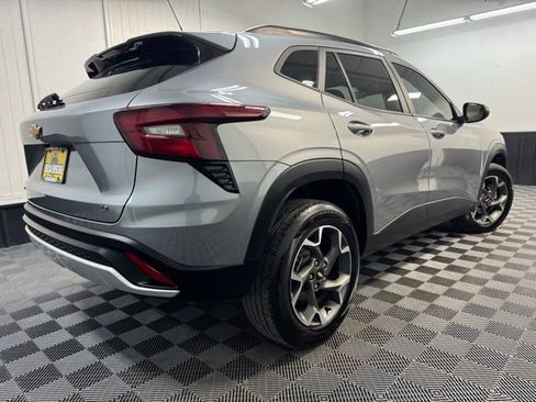 Used 2024 Chevrolet Trax LT image 5