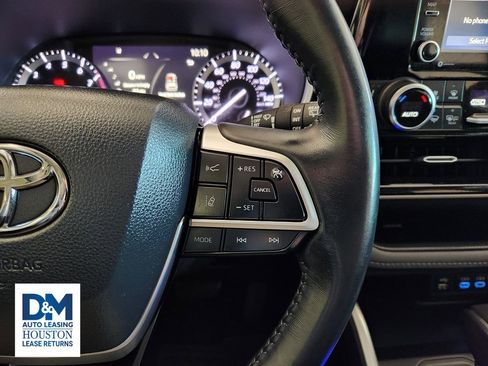 Used 2022 Toyota Highlander XLE image 38