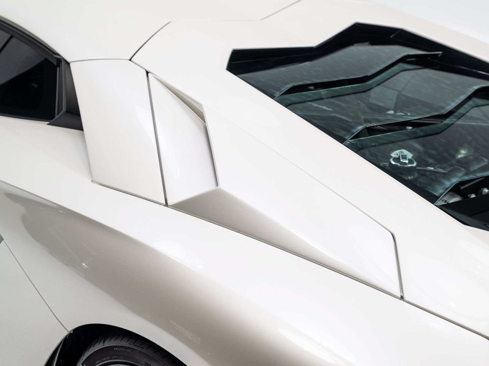 Used 2018 Lamborghini Aventador S AWD/4WD image 30