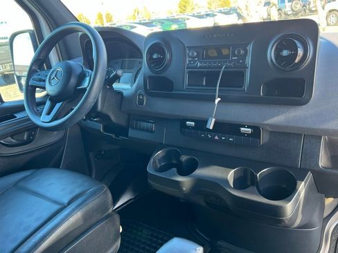 Used 2021 Mercedes-Benz Sprinter 144 Cargo image 18