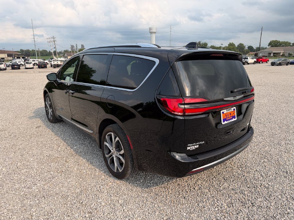 Used 2024 Chrysler Pacifica Pinnacle AWD/4WD image 34