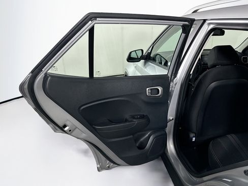 Used 2025 Hyundai Venue SEL image 26