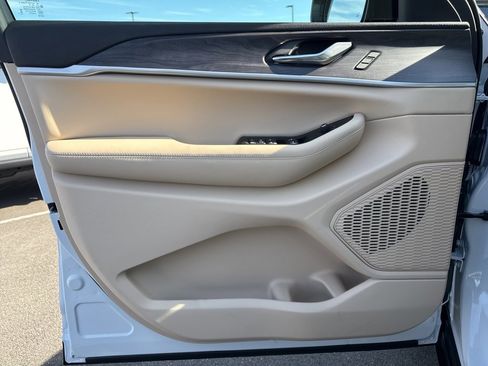 New 2025 Jeep Grand Cherokee L Limited w/ Luxury Tech Group II image 35