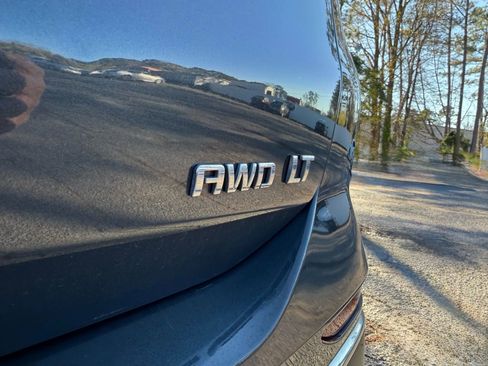 Used 2020 Chevrolet Equinox LT image 40