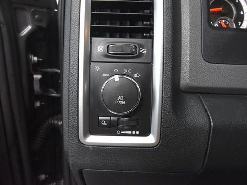 Used 2017 RAM 1500 Classic SLT AWD/4WD image 26