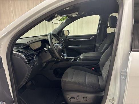 Used 2025 GMC Acadia Elevation AWD/4WD image 14