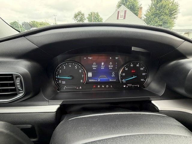 Used 2024 Ford Explorer XLT w/ Equipment Group 202A AWD/4WD image 15