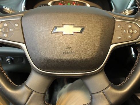 Used 2023 Chevrolet Traverse LT w/ Rear Camera Mirror Package image 21