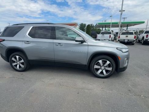 Certified 2023 Chevrolet Traverse LT w/ LT Premium Package AWD/4WD image 9