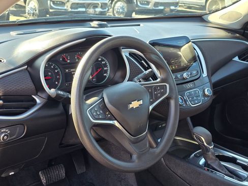 Used 2025 Chevrolet Malibu LT image 11