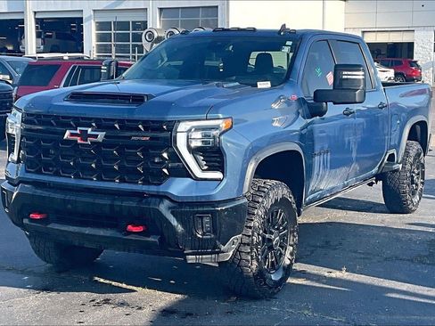 Used 2024 Chevrolet Silverado 2500 ZR2 w/ Technology Package AWD/4WD image 7