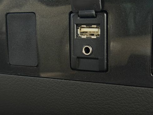 Used 2010 Toyota Tundra 4x4 Double Cab image 16