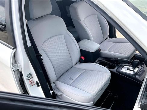 Used 2015 Subaru Forester 2.5i w/ Alloy Wheel Package image 9