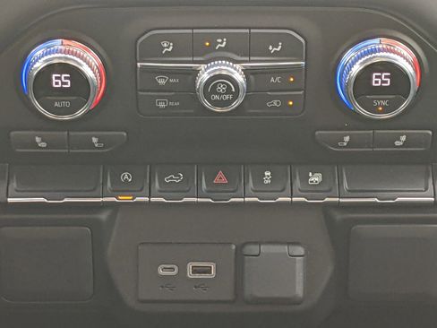 Used 2021 GMC Sierra 1500 SLE image 16