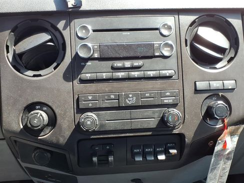 Used 2016 Ford F250 XL w/ Power Equipment Group image 9