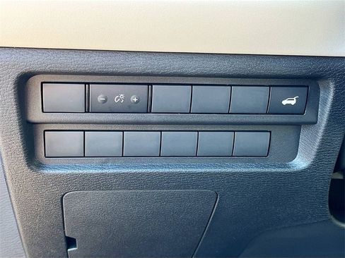 New 2025 Mitsubishi Outlander SE image 10