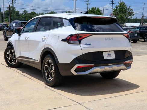 Used 2025 Kia Sportage LX FWD image 2