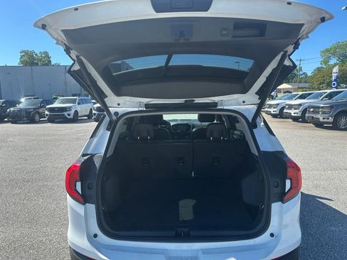 Used 2020 GMC Terrain SLT w/ Preferred Package AWD/4WD image 9