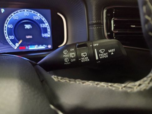 Used 2025 Jeep Wagoneer L Series II w/ 8-pass Seating Package image 21