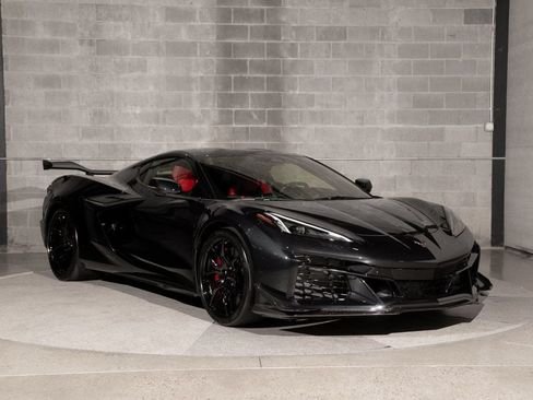 Used 2024 Chevrolet Corvette Z06 w/ Z07 Performance Package RWD image 9