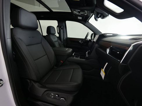 Used 2026 GMC Yukon Denali w/ Sun & Power Step Package image 12