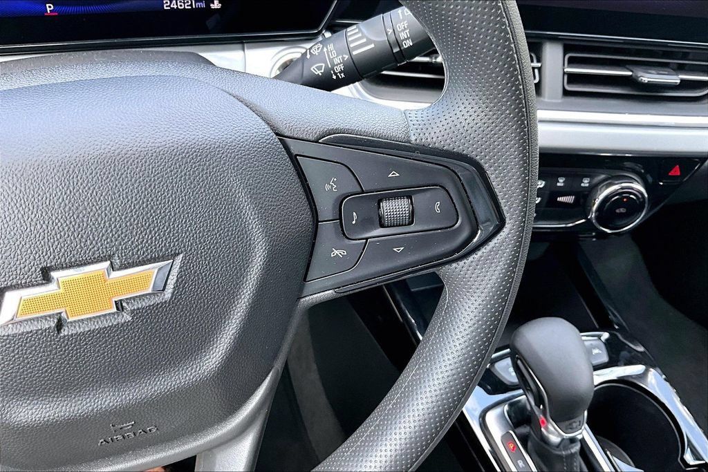 Used 2025 Chevrolet Trax LT FWD image 12
