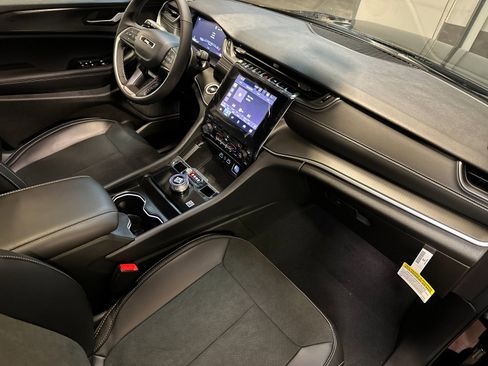 New 2025 Jeep Grand Cherokee image 15