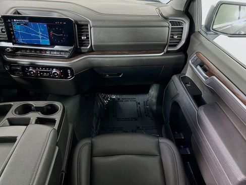 Used 2025 GMC Sierra 1500 SLT image 23