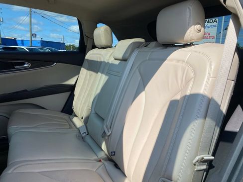 Used 2019 Lincoln Nautilus Select AWD/4WD image 17