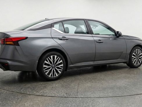 Used 2025 Nissan Altima 2.5 SV image 9