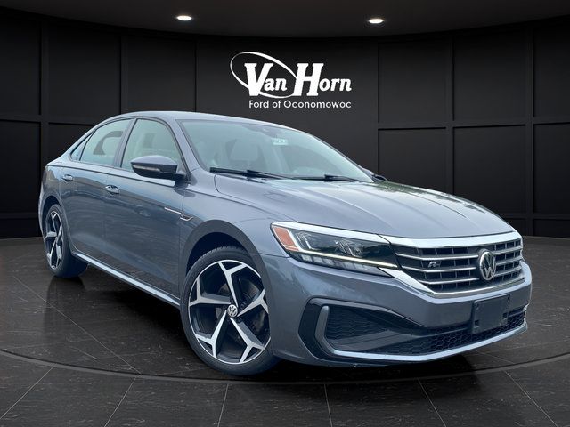 Used 2020 Volkswagen Passat 2.0T R-Line FWD image 1